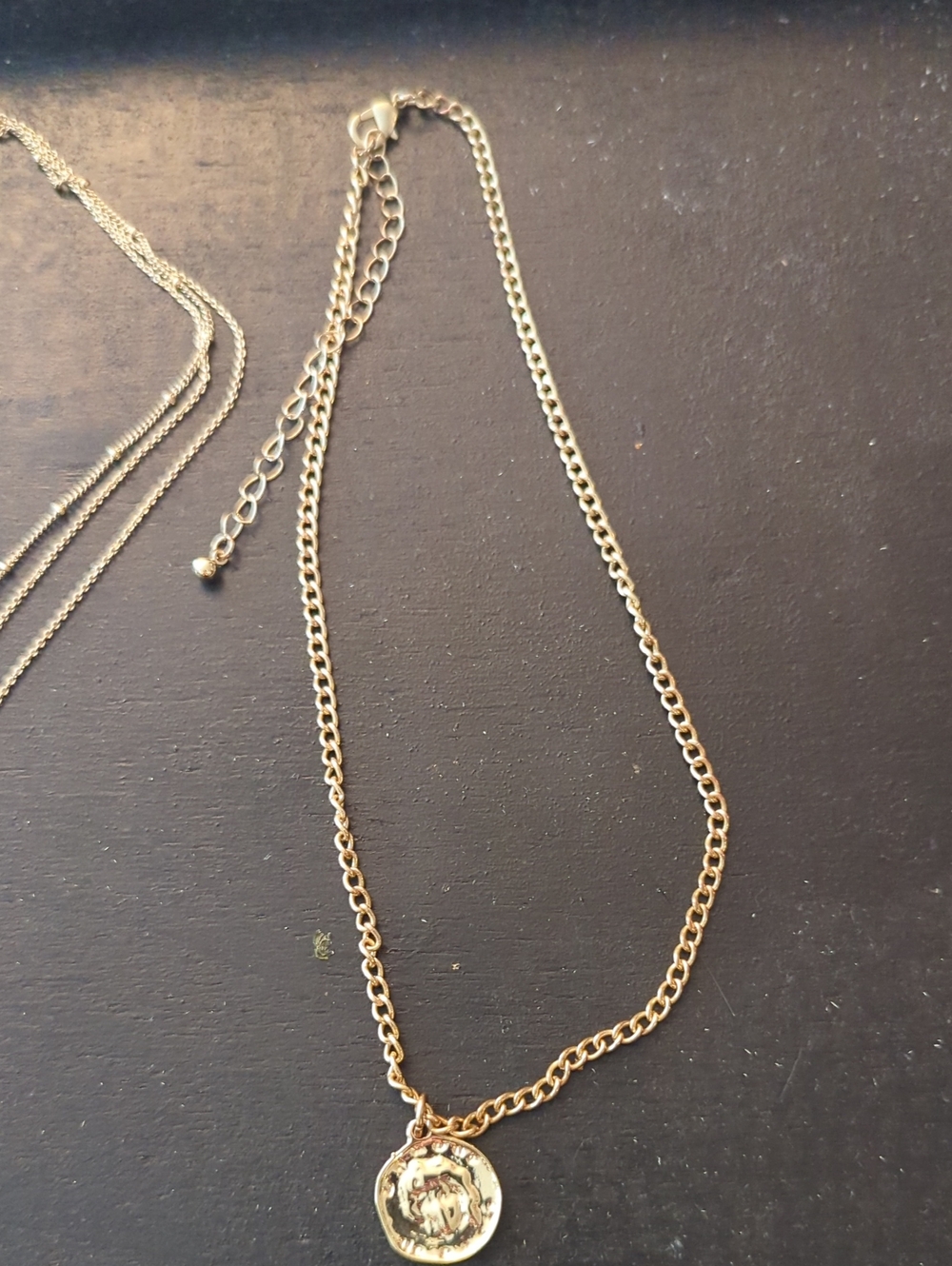 Lot Of Two Goldtone Layering Necklaces - Picture 6 of 7